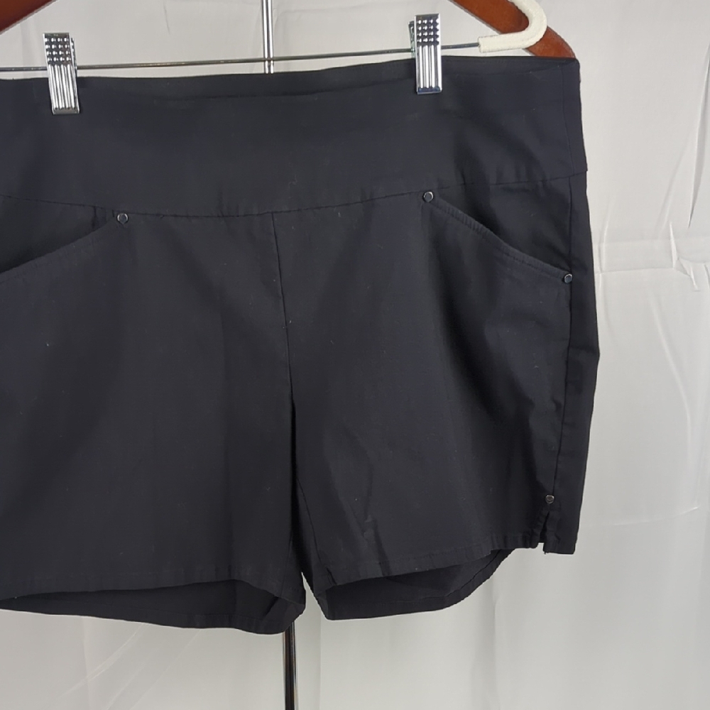 INC International Concepts Black Women's Cargo Shorts